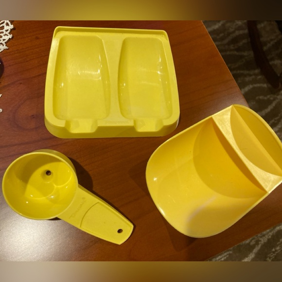 Vintage Tupperware Yelllow spoon rest canister scoop and mini funnel - Picture 1 of 1